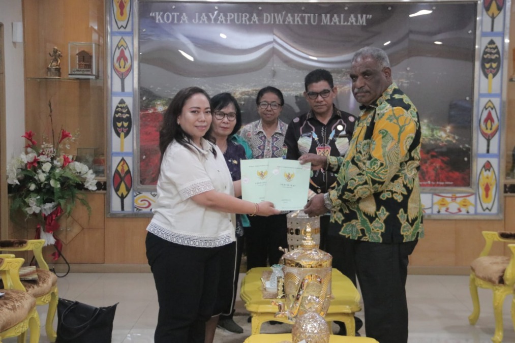 Kemenkes Kembalikan Dua Sertifikat Aset Tanah kepada Pemkot