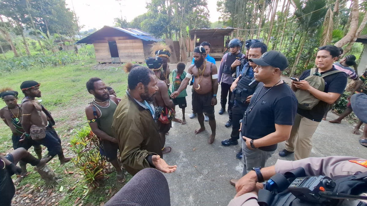 Kapolres Mimika Temui Kelompok yang Bertikai di Kwamki Narama