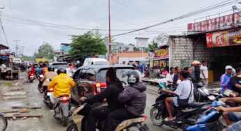 Jalan Pasar Lama Sentani Diperbaiki,  Kepadatan Kendaraan Tak Terelakkan